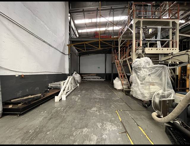 1,100M² WAREHOUSE FOR SALE IN UMGENI BUSINESS PARK